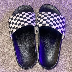 very cute van checkered well worn slides, 5 years old! 🖤❤️‍🔥